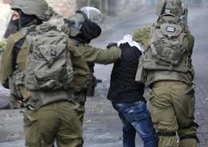 الاحتلال يعتقل طفلا وشقيقته ومواطنا في المغير شرق رام الله