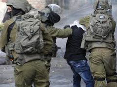 الاحتلال يعتقل طفلا وشقيقته ومواطنا في المغير شرق رام الله