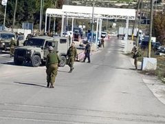 الاحتلال ينصب حاجزا على مدخل دير جرير شرق رام الله