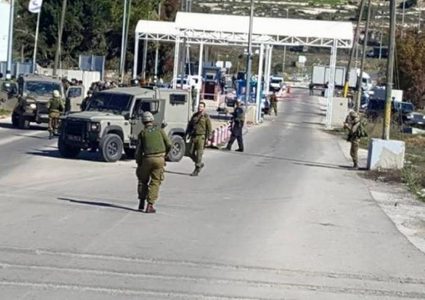 الاحتلال ينصب حاجزا على مدخل دير جرير شرق رام الله