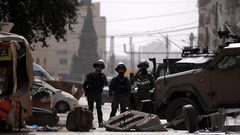 الاحتلال يعتقل 13 شابا من بلدة عزون شرق قلقيلية