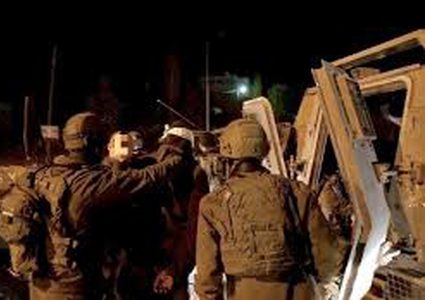 الاحتلال يعتقل شابين ويعتدي على آخر بعد صدم مركبتهم في خرسا جنوب الخليل