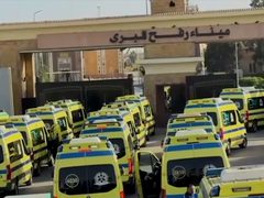 إعادة فتح المعبر الرئيسي لغزة في رفح، بعد إغلاق دام أكثر من عام ونصف، بما في ذلك سيارات الإسعاف وشاحنات المساعدات المتجهة لدعم المدنيين الفلسطينيين، في خطوة تم تنسيقها مع مصر والاتحاد الأوروبي، وسط أجواء من الترقب لدى السكان والسلطات المحلية.