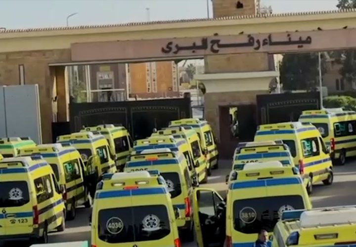 إعادة فتح المعبر الرئيسي لغزة في رفح، بعد إغلاق دام أكثر من عام ونصف، بما في ذلك سيارات الإسعاف وشاحنات المساعدات المتجهة لدعم المدنيين الفلسطينيين، في خطوة تم تنسيقها مع مصر والاتحاد الأوروبي، وسط أجواء من الترقب لدى السكان والسلطات المحلية.