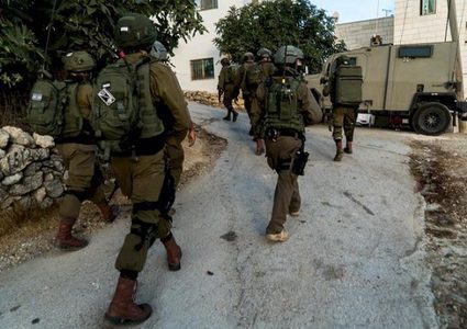 الاحتلال يداهم منزلا في عناتا شمال شرق القدس المحتلة