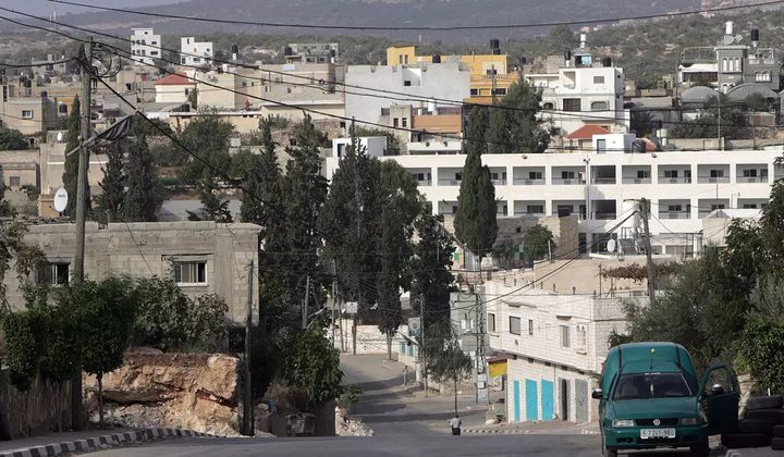 الاحتلال يخطر منشآت ومنازل بوقف العمل قرب مدخل قفين شمال طولكرم