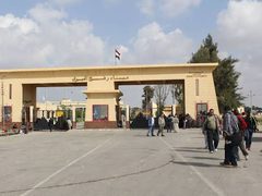 جيش الاحتلال سيفحص الفلسطينيين على معبر رفح عبر ممرّ "ريغافيم"