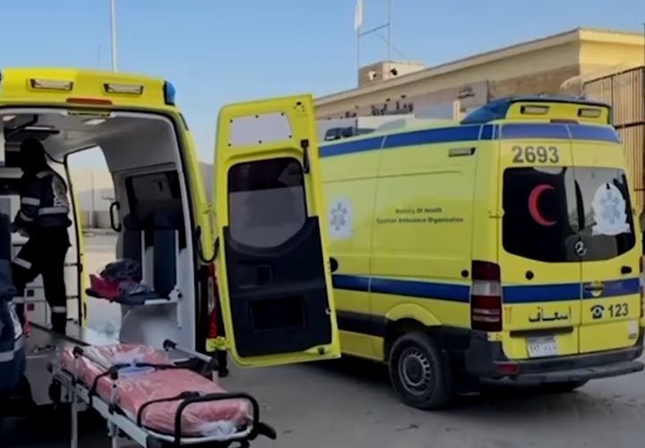 إعادة فتح المعبر الرئيسي لغزة في رفح، بعد إغلاق دام أكثر من عام ونصف، بما في ذلك سيارات الإسعاف وشاحنات المساعدات المتجهة لدعم المدنيين الفلسطينيين، في خطوة تم تنسيقها مع مصر والاتحاد الأوروبي، وسط أجواء من الترقب لدى السكان والسلطات المحلية.