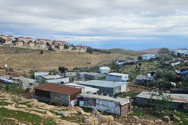 مستوطنون يقتحمون تجمع أبو النوار البدوي قرب بلدة العيزرية