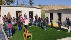 مستوطنون يعرقلون عمل الطواقم التعليمية في مدرسة المالح بالأغوار الشمالية