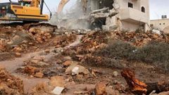الاحتلال يهدم منزلا ويجرف منشأة زراعية في بيت أمر شمال الخليل