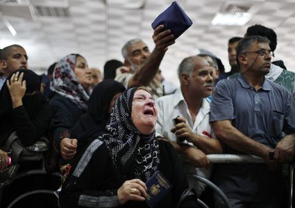 معبر رفح مع أول أيام فتحه: 20 ساعة من جحيم التحقيقات والاحتجاز والمصادرة