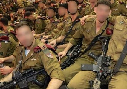 في إشارة لنهاية الحرب: جيش الاحتلال يبدأ العودة للزي الرسمي