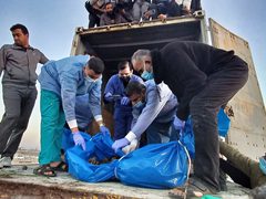 الاحتلال يسلم جثامين 54 شهيدا من قطاع غزة