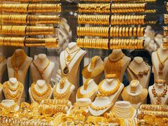 الذهب يرتفع أكثر من 2% ويتخطى مجددا حاجز 5000 دولار للأوقية