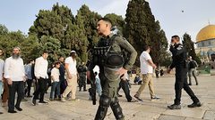 مستوطنون يقتحمون الأقصى ويؤدّون طقوسًا تلمودية في باحاته