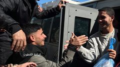 الاحتلال يفرج عن 9 أسرى من ابناء قطاع غزة اعتقلهم خلال الحرب على القطاع.