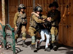 الاحتلال يشن حملة اعتقالات واسعة في الضفة