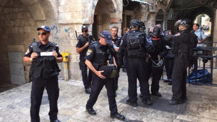 الاحتلال يعتقل أحد حراس المسجد الأقصى