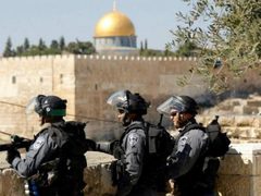الاحتلال يسلّم استدعاءات وقرارات بالإبعاد عن المسجد الأقصى