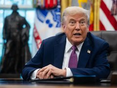 ترامب: نجري مفاوضات مع إيران وسط تمسّك واشنطن بأربعة مطالب