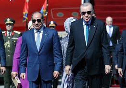 السيسي وأردوغان يؤكدان الالتزام بوقف إطلاق النار في غزة