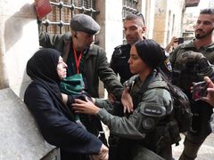 بطريرك القدس للروم الأرثوذكس يحذّر من تصاعد اعتداءات المستوطنين