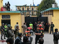 عشرات القتلى في انفجار انتحاري في مسجد بباكستان