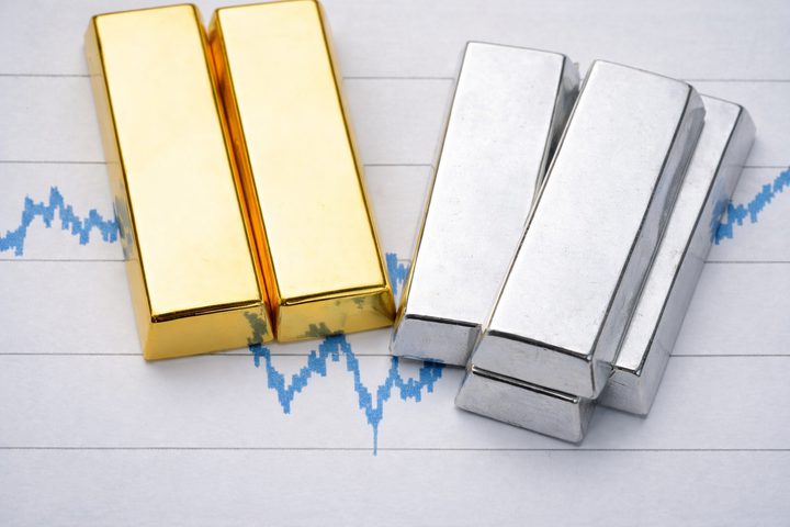 الذهب والفضة يواصلان التراجع وسط قوة الدولار