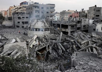 قصف منزل وسط خان يونس ونسف منازل بغزة