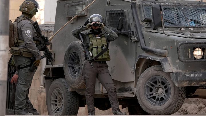 الاحتلال يعتقل 7 مواطنين شرق قلقيلية