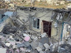 الاحتلال يجبر مقدسيا على هدم منزله في سلوان