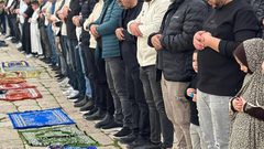 عشرات الآلاف يؤدون صلاة الجمعة في المسجد الأقصى المبارك رغم تشديدات الاحتلال