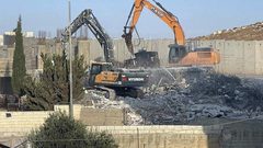الاحتلال يجبر مقدسيا على هدم منزله في بيت حنينا