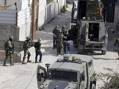 الاحتلال يعتقل مواطنا ومستوطنون يعتدون على الأهالي شرق بيت لحم