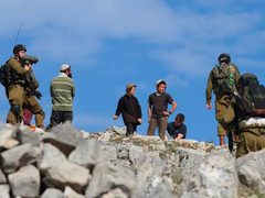 مستوطنون يهاجمون بلدة قصرة جنوب نابلس