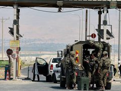 الاحتلال يطلق النار على معتقل بعد أن هاجم مجندة في غور الأردن