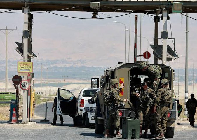 الاحتلال يطلق النار على معتقل بعد أن هاجم مجندة في غور الأردن