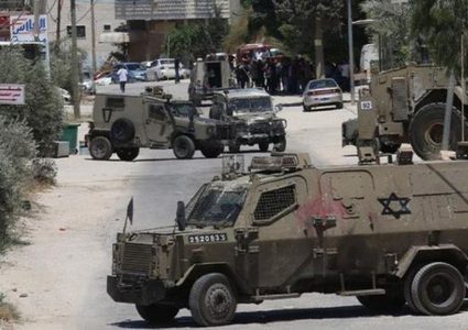 قوات الاحتلال تقتحم مخيم الفارعة جنوب طوباس وتفتش منازل