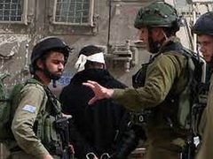 قوات الاحتلال تعتقل فتى من بيت أمر شمال الخليل