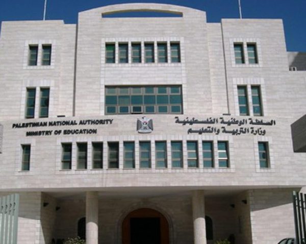 "التربية" تنفي شائعات المناهج وتؤكد الالتزام بمعايير اليونسكو