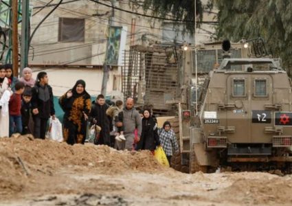 الاحتلال يجبر عائلات على إخلاء مساكنها في عرابة جنوب جنين