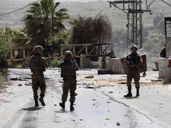 الاحتلال يقتحم بلدتي عتيل وقفين شمال طولكرم