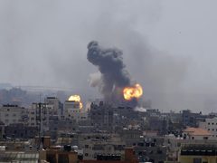 شهيد ومصاب بحالة خطرة في قصف الاحتلال بيت لاهيا شمال قطاع غزة