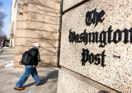 رحيل ناشر "واشنطن بوست" عقب تسريح مئات الصحافيين وانتقادات نقابية حادة
