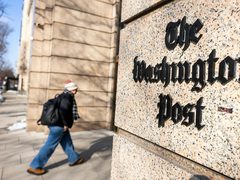 رحيل ناشر "واشنطن بوست" عقب تسريح مئات الصحافيين وانتقادات نقابية حادة