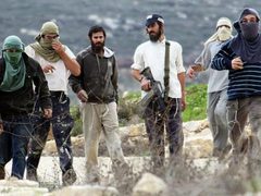 مستوطنون يهاجمون منزلا في ترمسعيا شمال رام الله