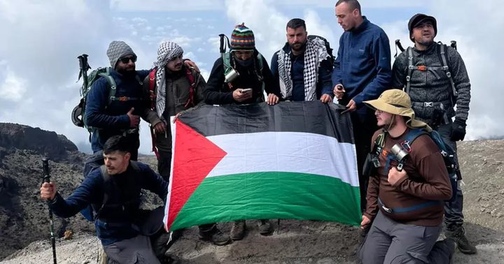 الاحتلال يستدعي مقدسي بعد رفعه العلم الفلسطيني على قمة كليمنجارو