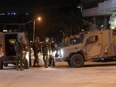 قوات الاحتلال تقتحم عناتا ومستوطنون يقتحمون حزما