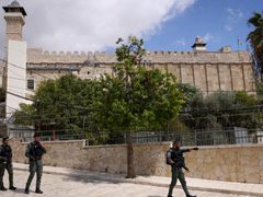 بلدية الخليل تدين نقل صلاحياتها لسلطات الاحتلال